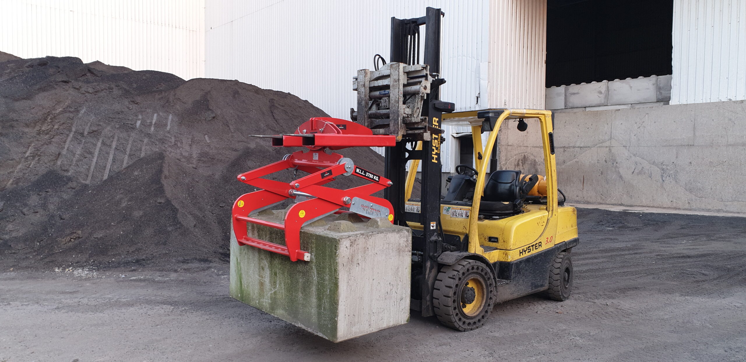 concrete block lifting device